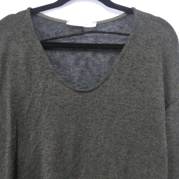 JOLIE USA | 24 pit to pit measured | Lightweight Olive Green V-Neck Sweater - Picture 4 of 14